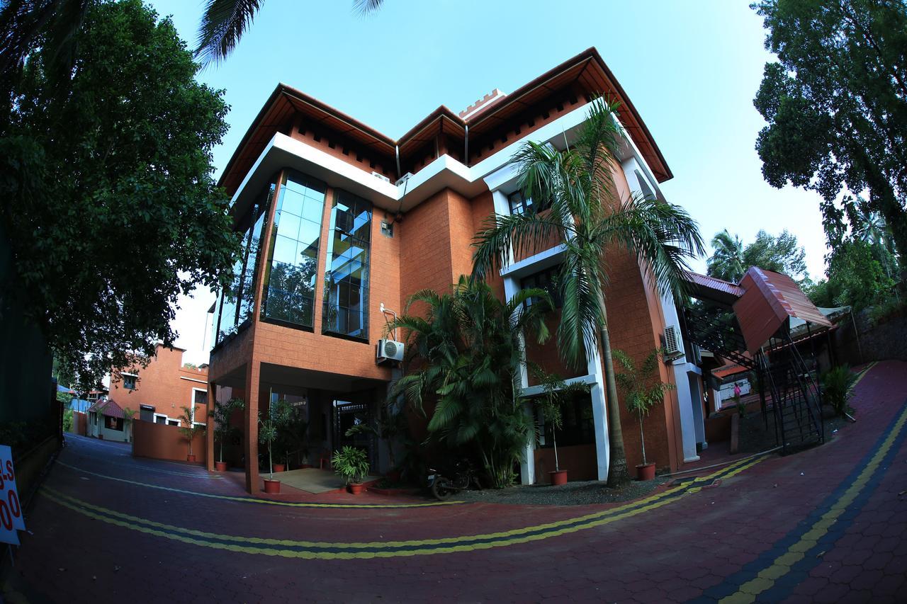 Capital O 46475 Gd International Redfort Hotel Nilambur Luaran gambar