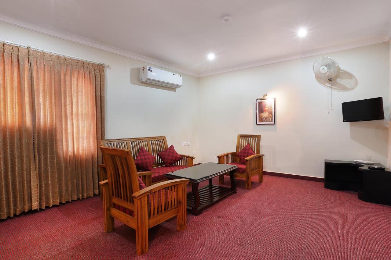 Capital O 46475 Gd International Redfort Hotel Nilambur Luaran gambar